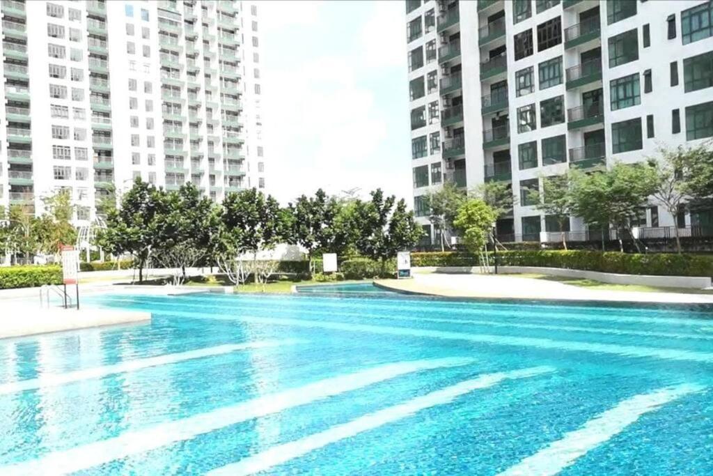 Yolo Budget Condo Premium Facilities One Johor Bahru Exterior photo